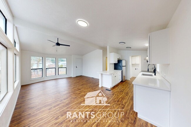 Building Photo - Fully remodeled 2 Bedroom, 2 Bath rambler! Huge Fenced Yard!