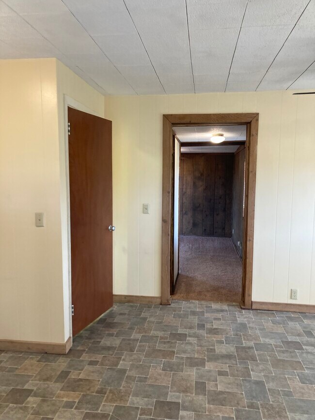 Building Photo - 9900 N US Hwy 77