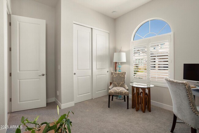 Building Photo - 21387 W Meadowbrook Ave