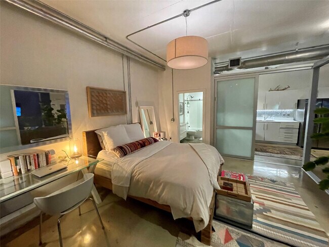 Building Photo - 444 N E St