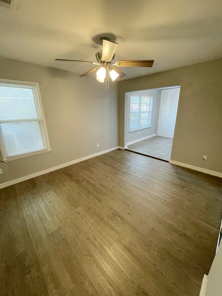 Building Photo - 454 Anton Dr