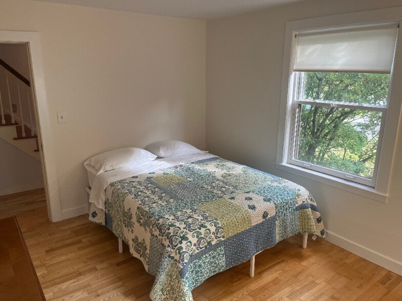 Building Photo - 47 Florence St