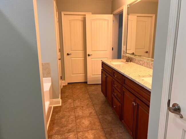 Building Photo - 2034 Tammany Ct