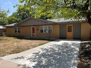 Building Photo - 1310 Westview Dr
