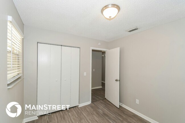 Building Photo - 3331 Lakemar Pl