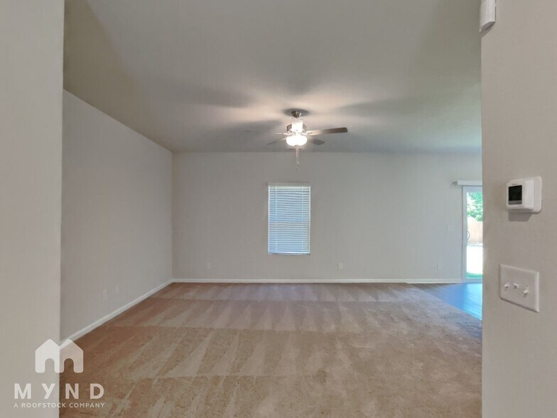 Building Photo - 326 Royal Mdw Dr