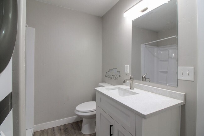 Building Photo - 310 N 12th Ave