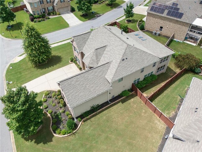 Building Photo - 915 Elmsbrook Ln