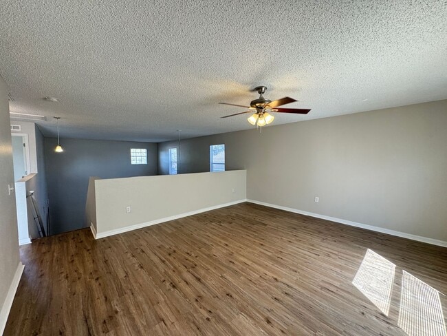 Building Photo - Spacious 4-Bedroom Home with 3 Full Baths in Whispering Trails – Pet Friendly!