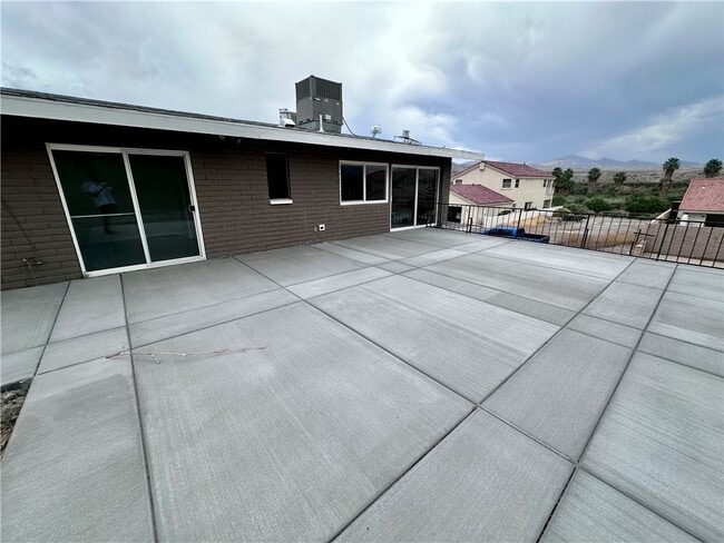 Building Photo - 1470 Riverfront Dr