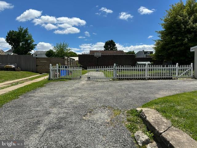 Building Photo - 465 Cinnaminson St