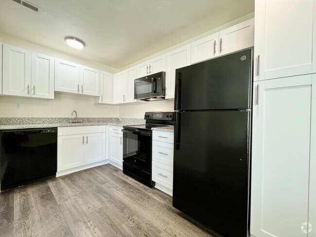 2BR, 1BA - DELUXE - Enfield Gardens Apartments