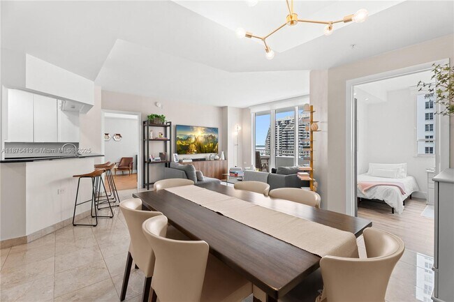 Building Photo - 801 Brickell Key Blvd