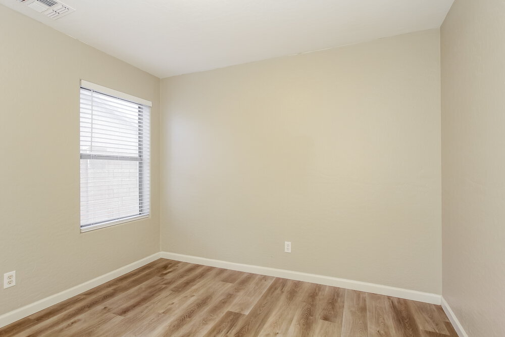 Building Photo - 13254 W Paradise Ln