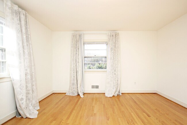 Building Photo - One-Level Living Near Downtown, UVA, and P...