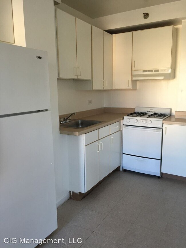 Building Photo - 1528 W Morse Ave