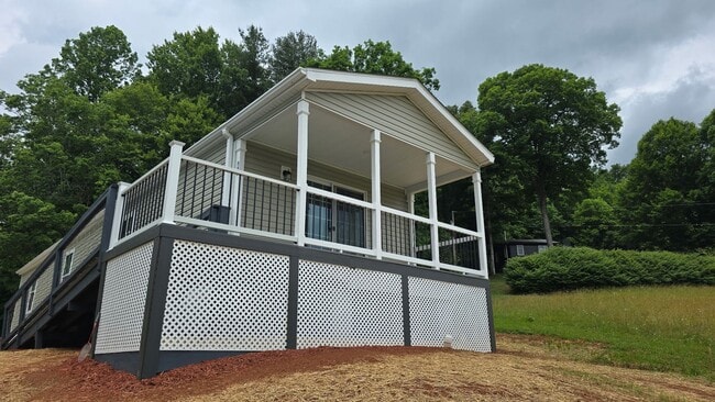 Building Photo - Brand new 2/2 trailer for rent