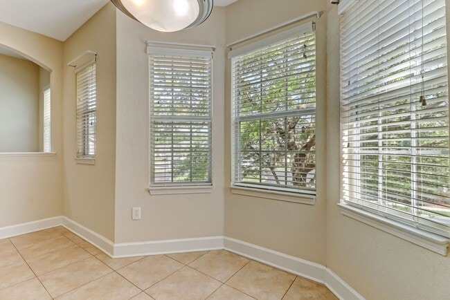 Building Photo - Beautiful 3BR/2BA Condo in Gated Stoney Cr...
