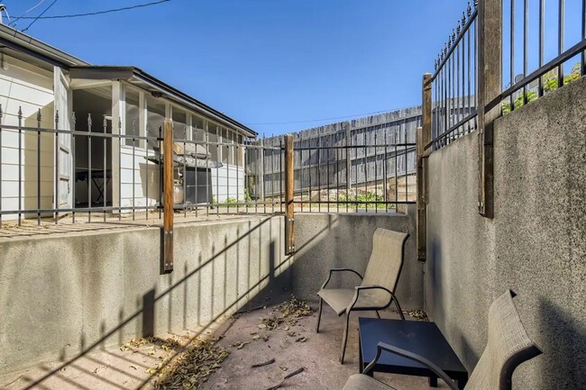 Building Photo - 2359 W Moffat Pl