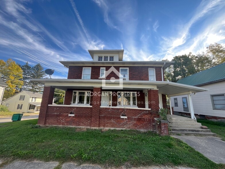Primary Photo - 228 N 11th St