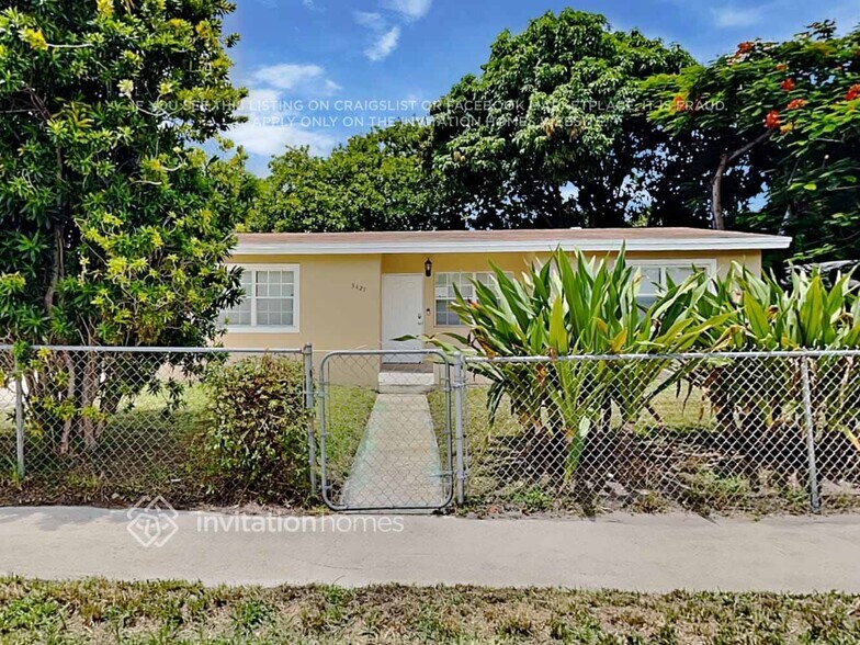 Primary Photo - 3421 NW 1st St
