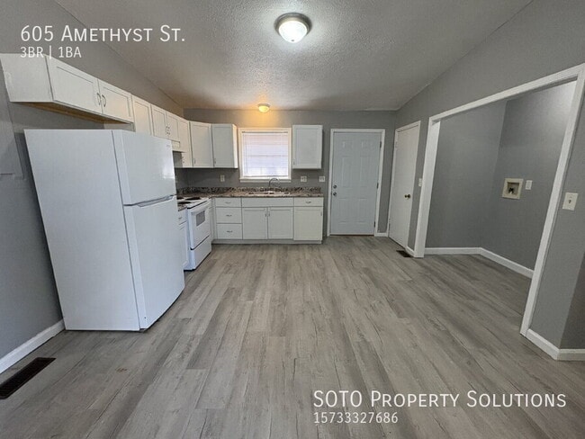 Building Photo - 605 Amethyst St