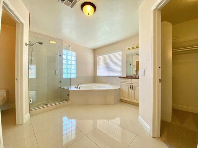 Building Photo - Great location house in Green Valley