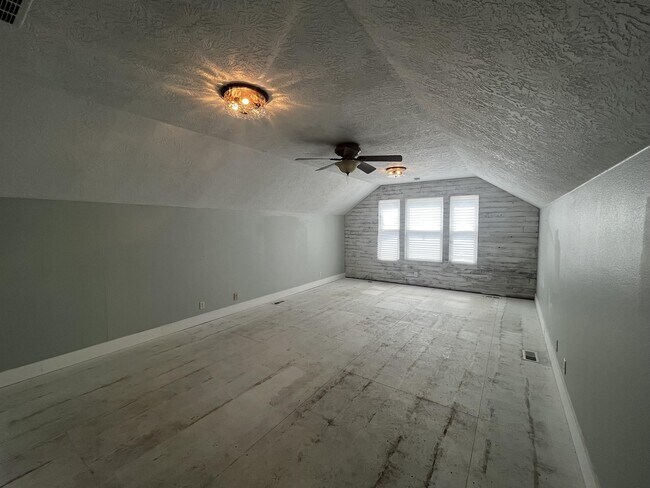 Building Photo - 1416 W Great Basin Dr