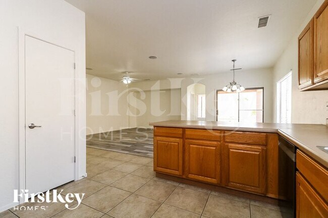 Building Photo - 16860 W Cottonwood St