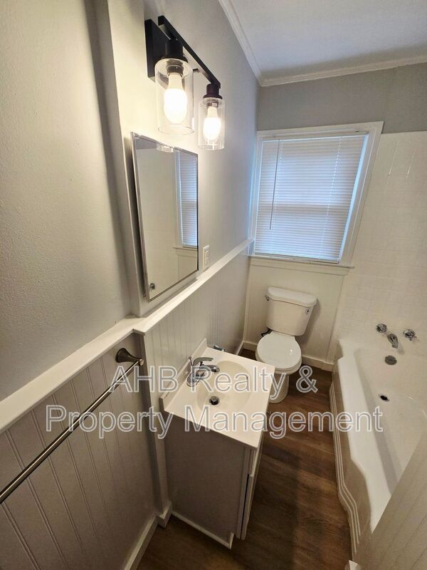 Building Photo - 1218 Franklin St