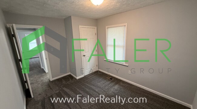 Building Photo - Adorable 2-Bedroom Bungalow