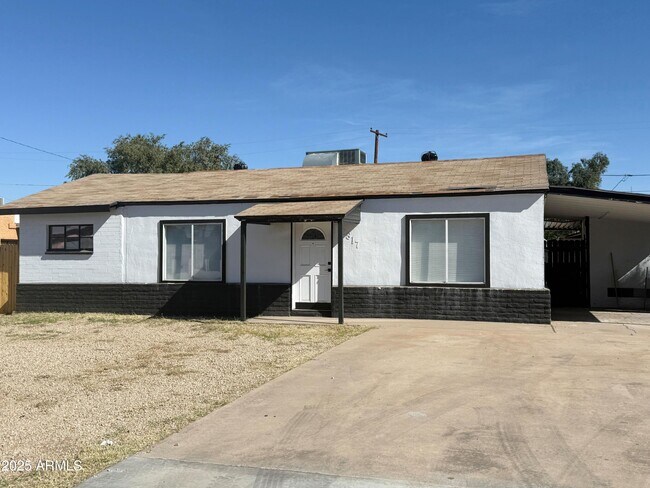 Primary Photo - 2817 N 30th Pl