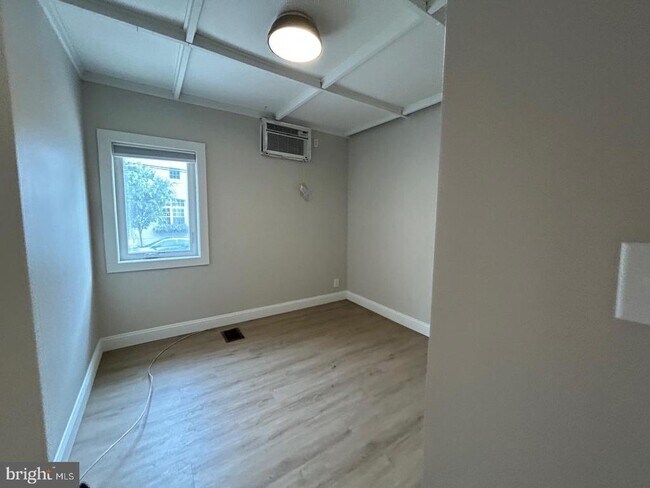 Building Photo - 900 N 29th St