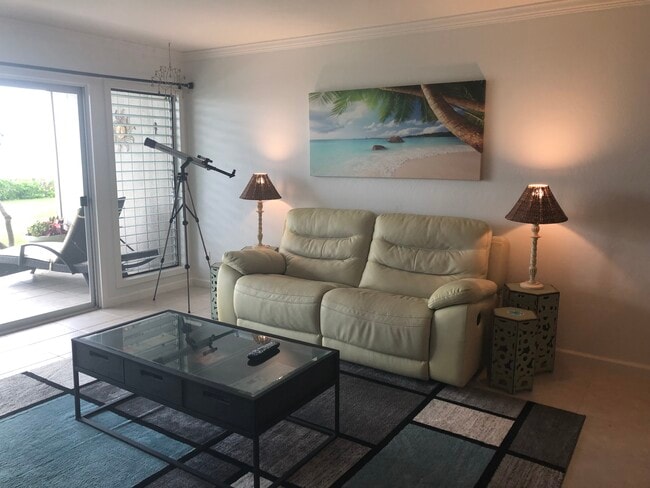 Comfortable living room includes 55” smart TV - 7142 Kamehameha V Hwy