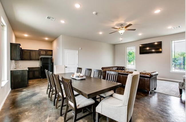 Building Photo - 4612 Prominence Dr