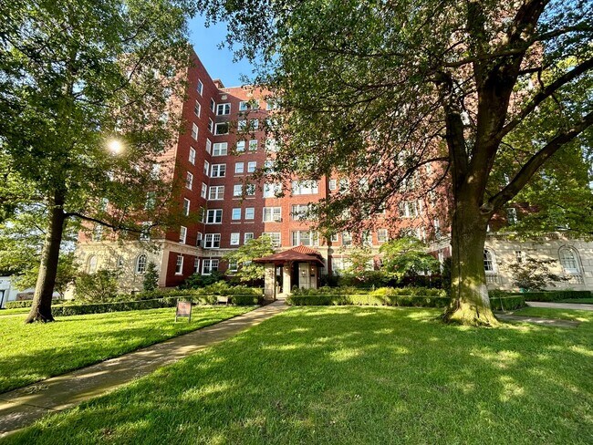 Primary Photo - Gorgeous Condo in Sophian Plaza!