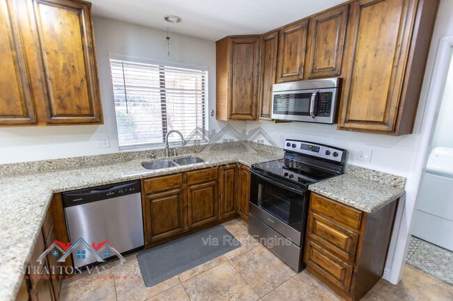 Building Photo - 1928 N Kachina