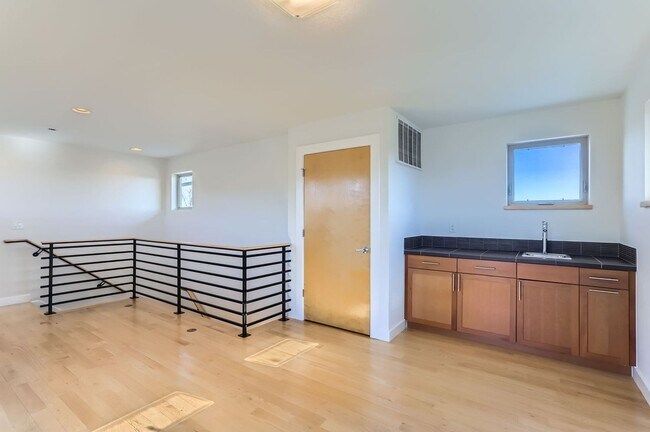 Building Photo - Modern 4-Bedroom Townhouse with Stunning Views in Boulder, CO