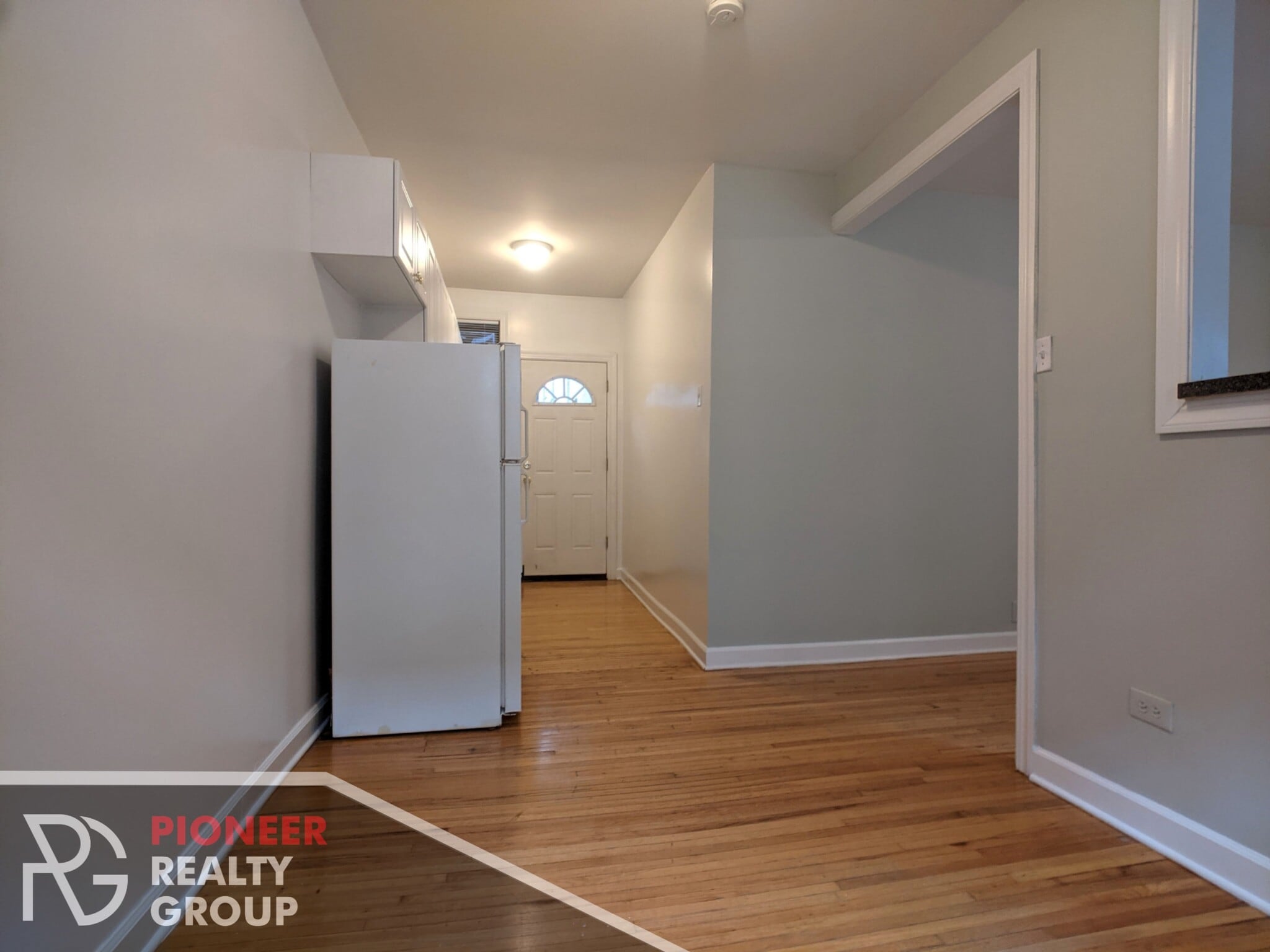 Building Photo - 634 W Barry Ave