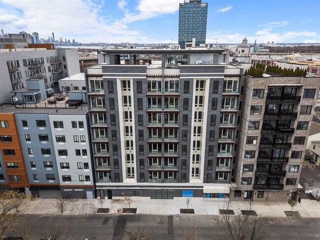 Building Photo - 412 Whiton St
