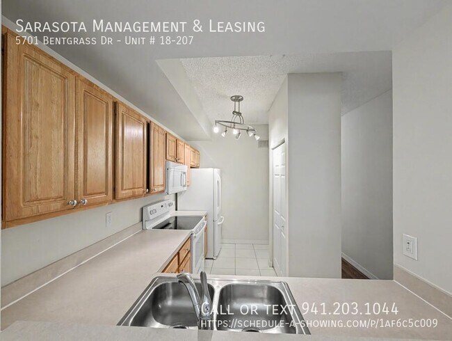 Building Photo - 5701 Bentgrass Dr