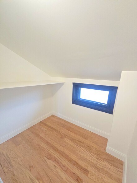 Secondary Closet - 1205 Lee St