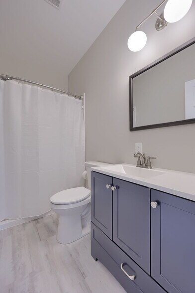 Building Photo - 231 E Main St