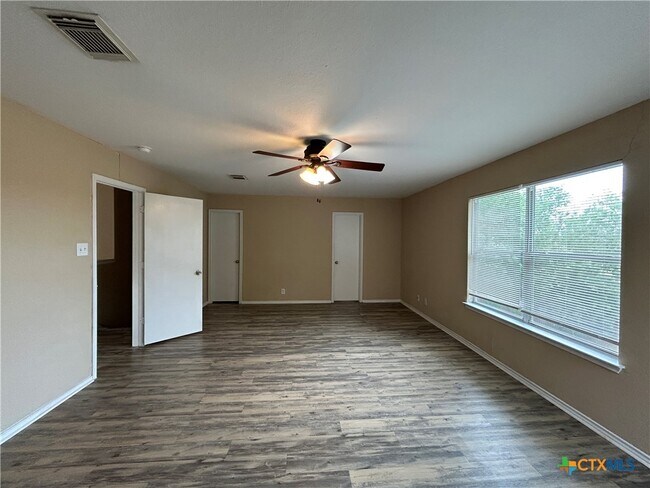 Building Photo - 381 Copper Path Dr