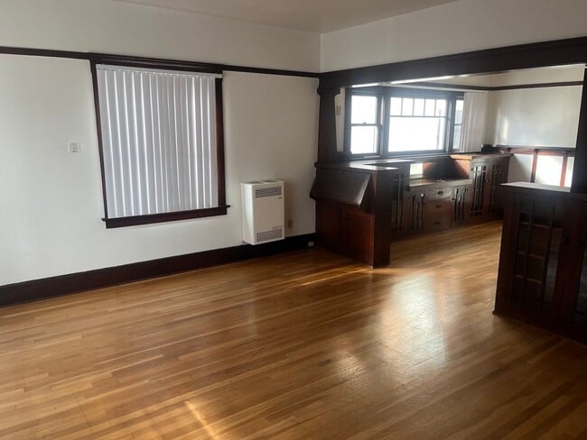 Building Photo - DEA-1061-KALMIA ST