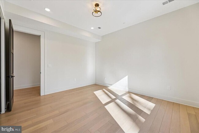 Building Photo - 4428 Albemarle St NW