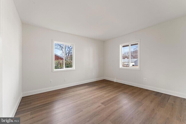 Building Photo - 7407 Kelvin Pl