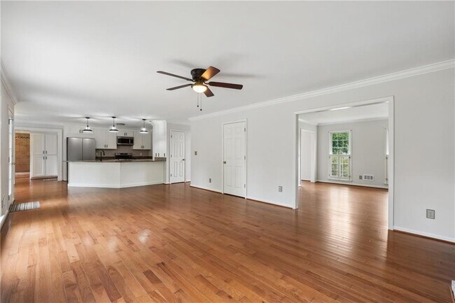 Building Photo - 2565 Chestea Dr NE
