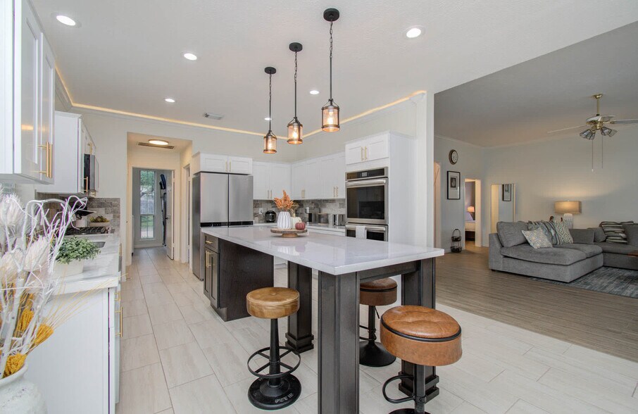 Building Photo - 15627 Twisting Springs Dr