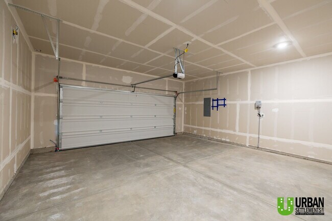 Building Photo - 3744 Clinton Rd